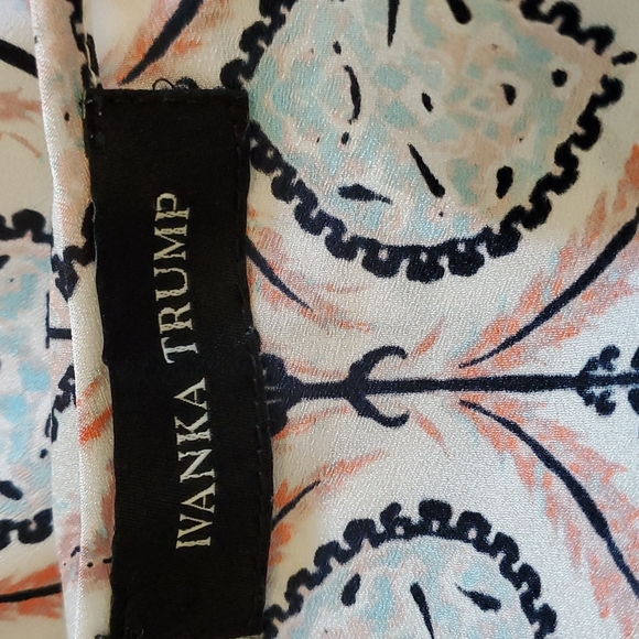 Ivanka Trump cap sleeve blouse - Picture 6 of 7